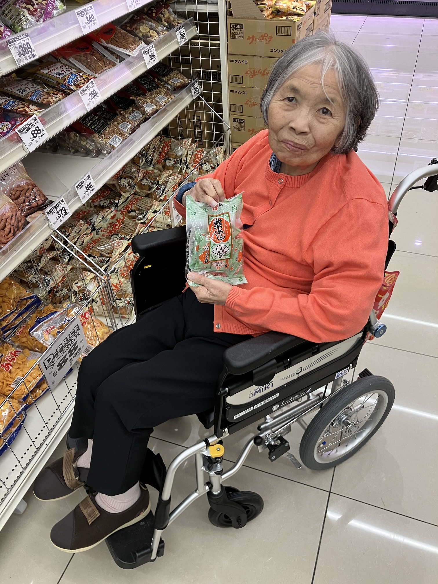 ラ・ムー買い物阿部さん.jpg