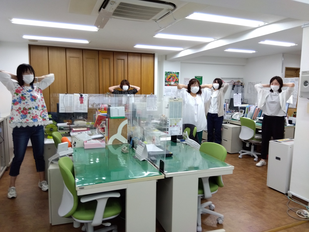 白川ケアプランセンターの腰痛予防体操♪